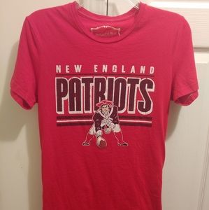 New England Patriots Women's Graphics Size Large Red T-shirt
